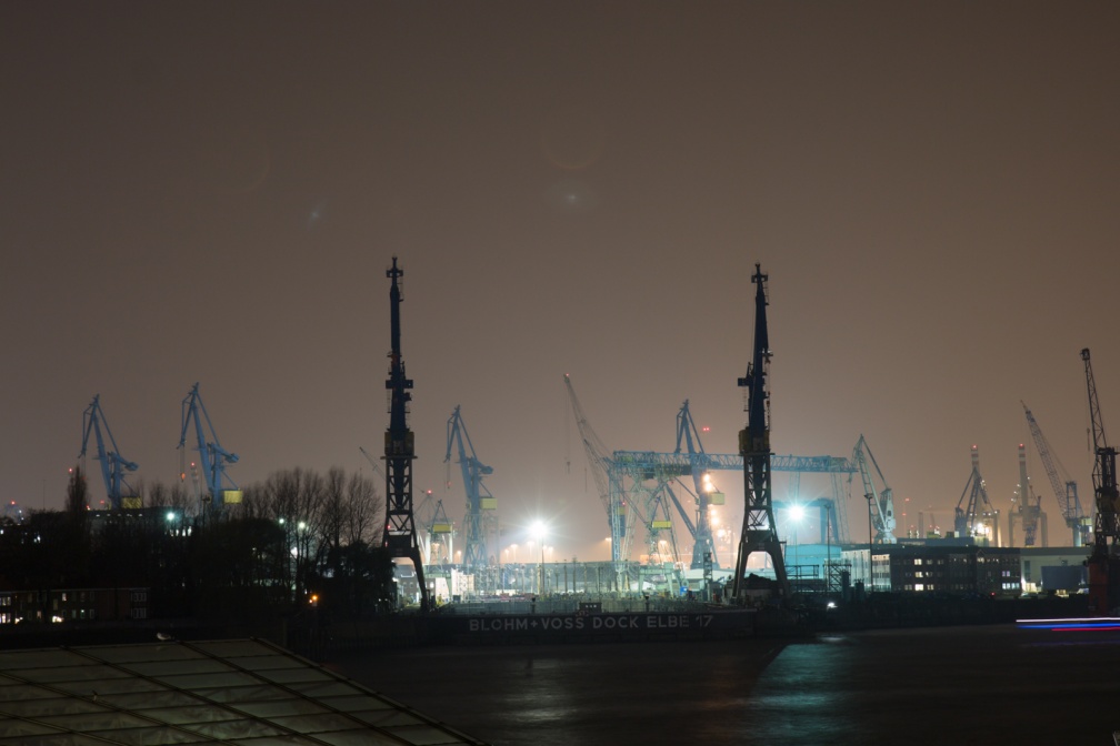 Docks_at_night_Hamburg.jpg
